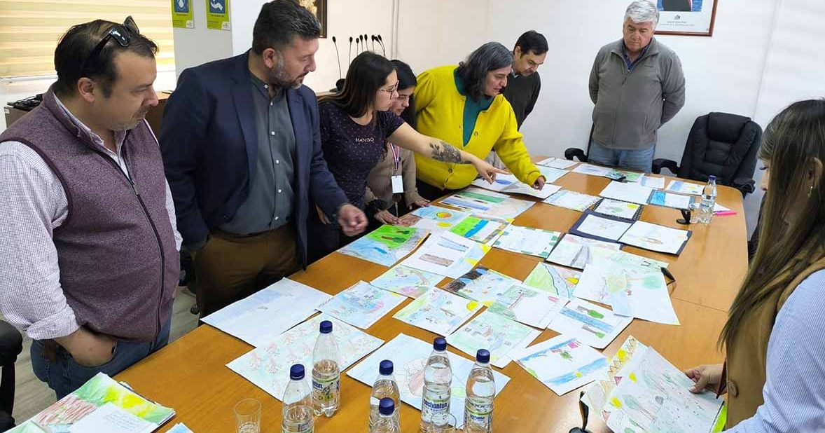 Niños de Codegua participan en concurso de dibujo sobre el cuidado de los canales de regadío
