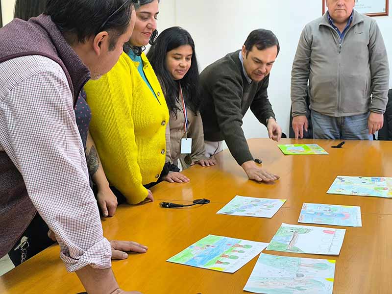 Niños de Codegua participan en concurso de dibujo sobre el cuidado de los canales de regadío